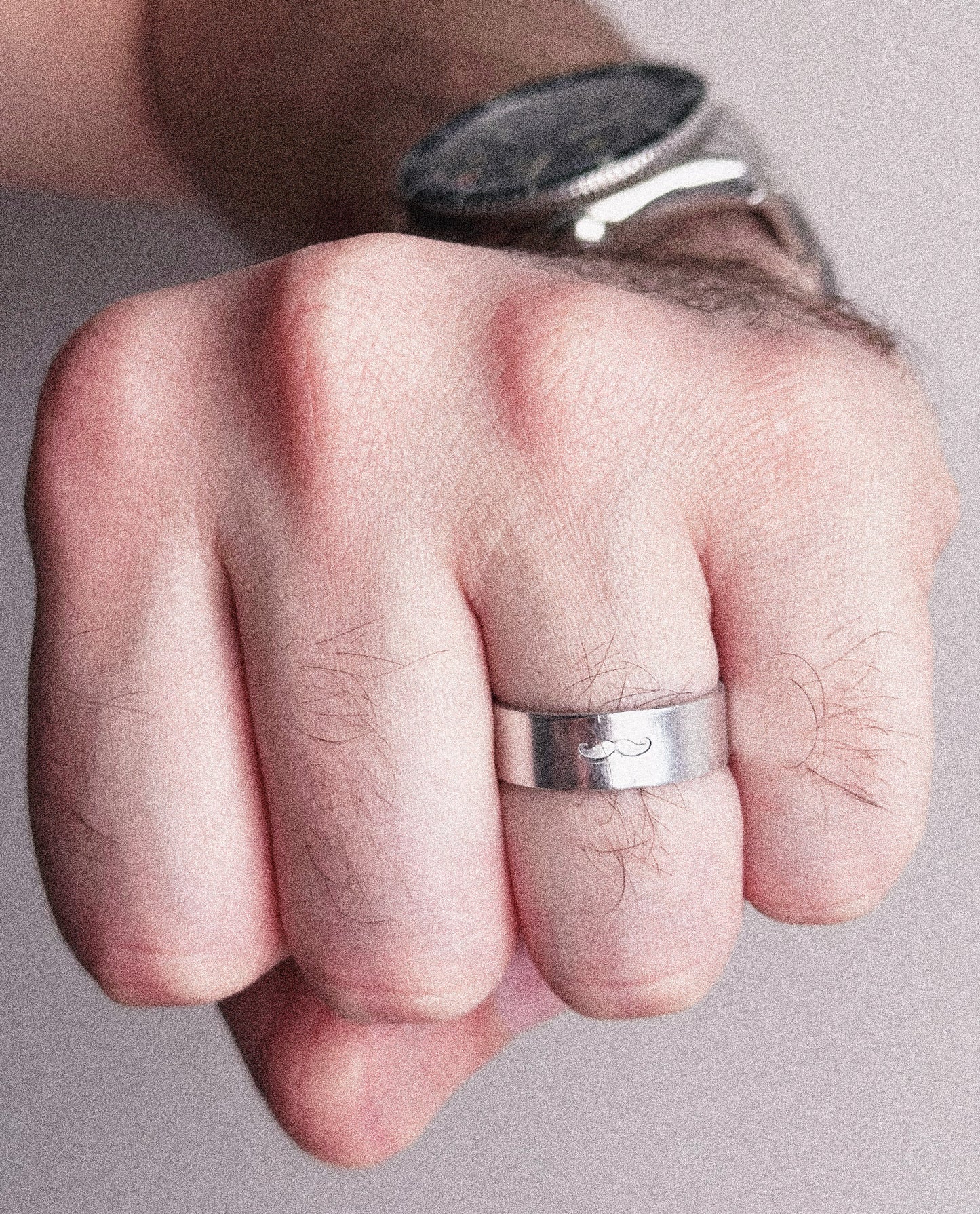 Moustachio ❘ Bague en Aluminium