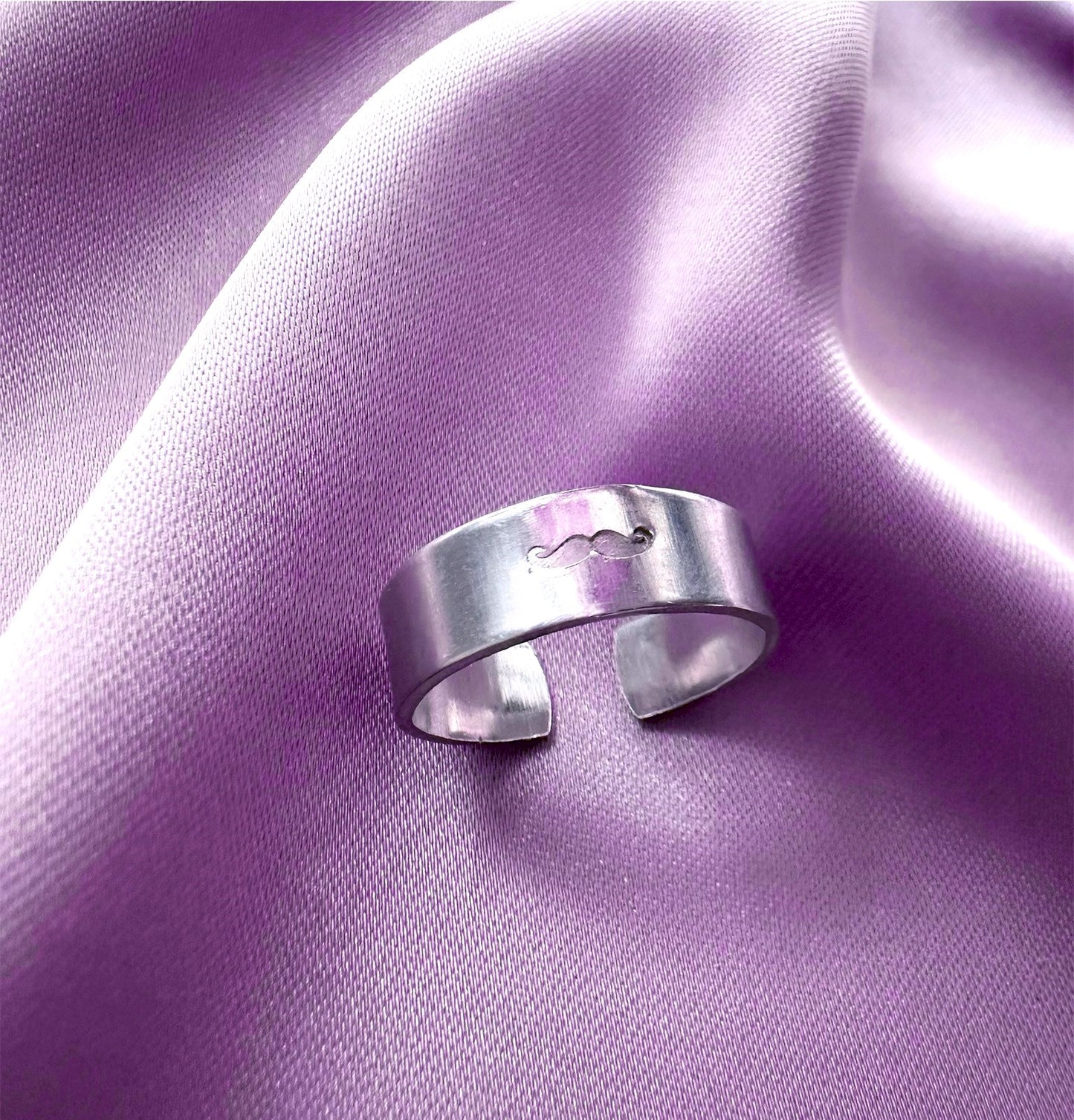 Moustachio ❘ Bague en Aluminium